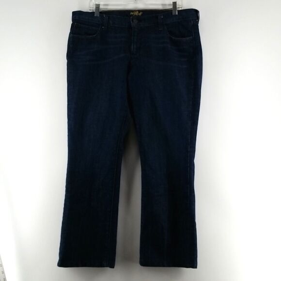 Old Navy Jeans Women's Size 14 The Flirt Blue Denim 5 Pocket Zip Button Closure - Picture 1 of 14
